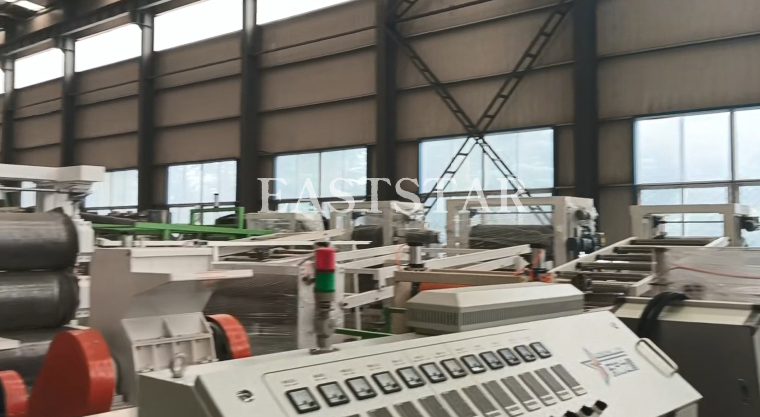 Посещение от чуждестранен клиент за сътрудничество в линията за екструдиране на ABS пластмасови листове